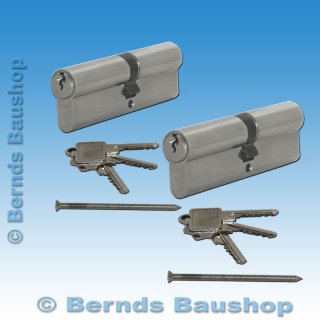 zwei Schliesszylinder mit sechs Schluesseln und zwei Montageschrauben